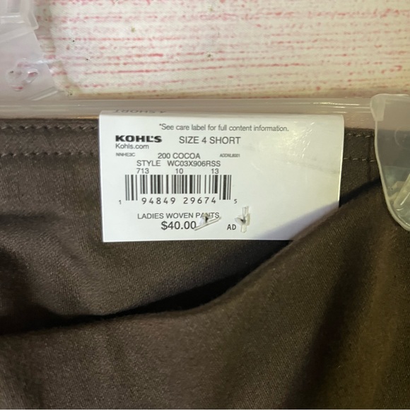 Croft & Barrow NWT Brown The Effortless Stretch Pull
Up Woven Pants Size 4 Short - Picture 4 of 8